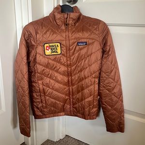 Brand new w tags Patagonia jacket w retro patch!